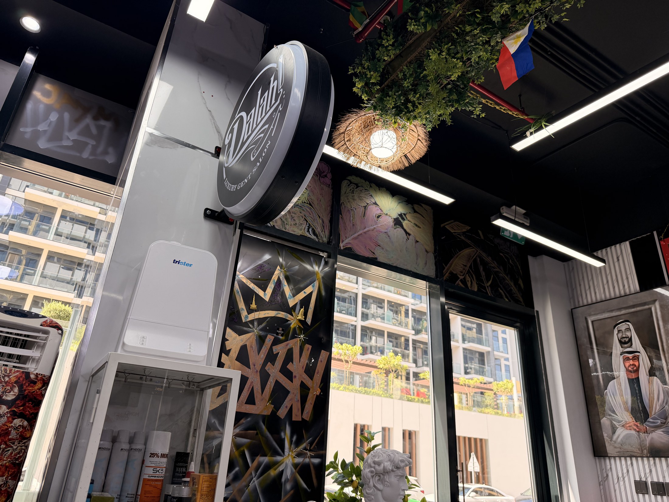 Dalah salon interior detail
